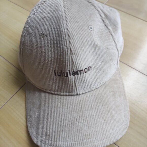 Lululemon cap - Picture 1 of 6